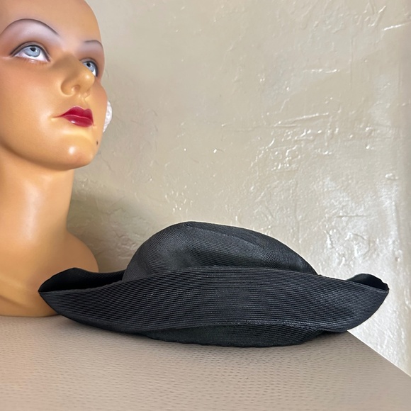 STUNNING 1930S' DESIGNER BLACK STRAW "DUTCH" STYLE HAT - Picture 9 of 13